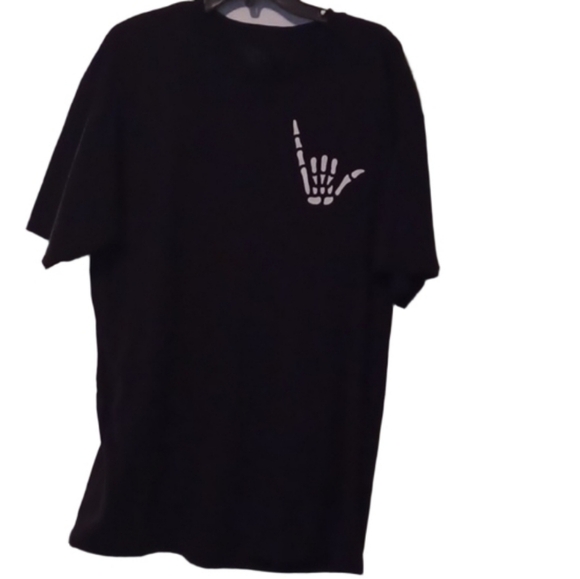 💙🌺Call Your Mom Black T-Shirt with Skeleton Hand Design - Picture 2 of 9